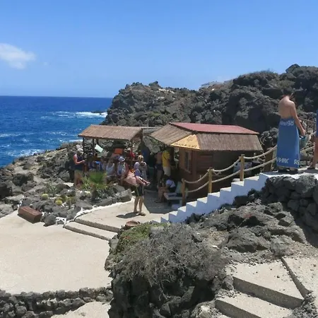 With Large Relax Terrace And Equipment アパート *