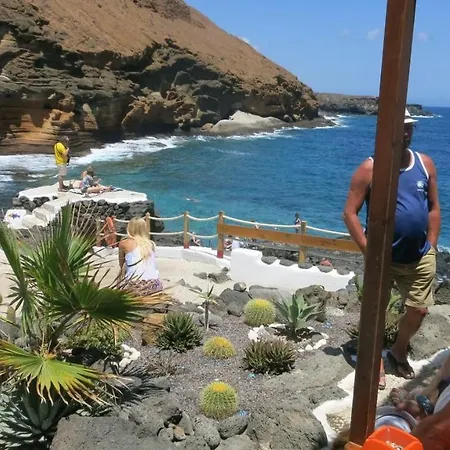 With Large Relax Terrace And Equipment アパート *